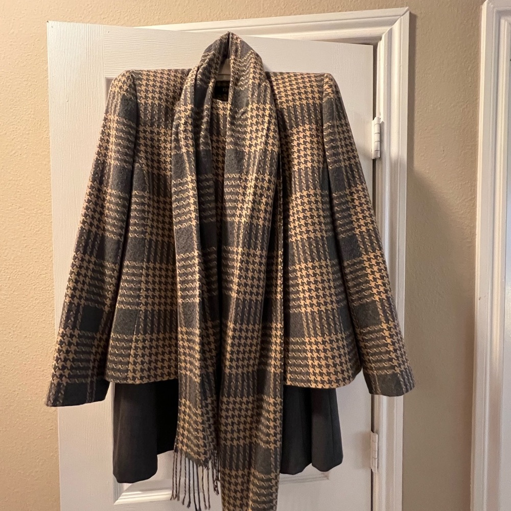 Kasper 2pc skirt suit with matching scarf